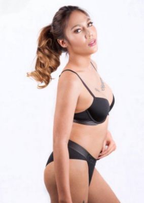 Indian call girl in Abu Dhabi: weight: 60 kg, height: 174 cm