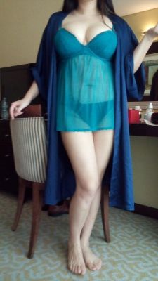 One of the sexiest babes of Abu Dhabi - Michelle will be yours for USD 600