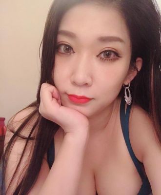 Beautiful girl Michelle from escort agency in UAE