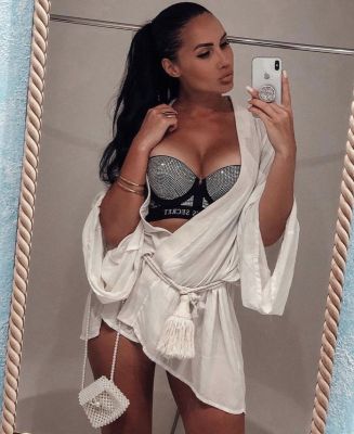 Lots of kissing and cuddling with Abu Dhabi asian escort Elza 