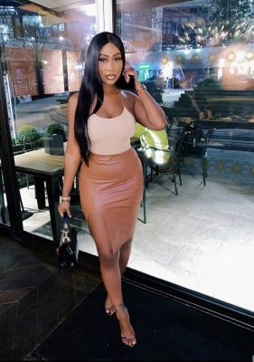 Lesbian call girl Emmi is waiting for ladies