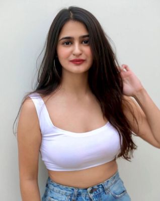 Iram Chaudhary, 20, Abu Dhabi, 