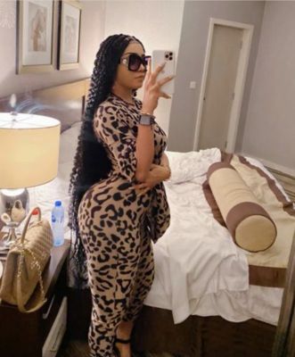 Evanny , an adult escort, phone number for booking +971 55 924 3035