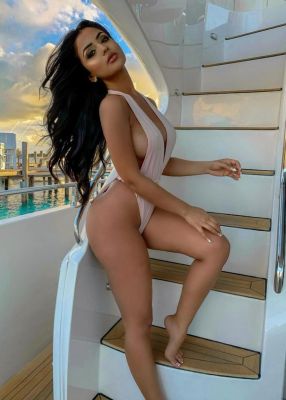 Cunnilingus from a lesbian prostitute Kayla