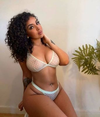 Book an escort in Abu Dhabi for AED 600 per hour