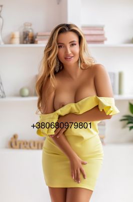 Book online escort girl Julia in UAE