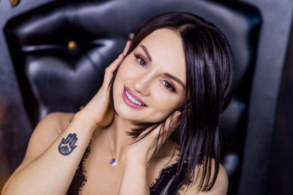 See sexy photos of whore VANESSA on escort listings