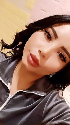 Top escort babe Lilah  wants you tonight